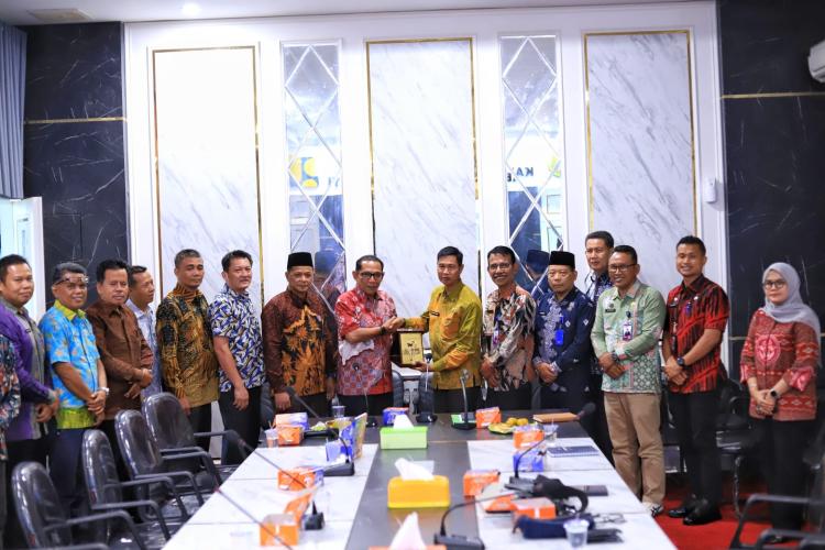 Komisi I DPRD Karimun Pelajari Inovasi Pelayanan Disdukcapil Meranti : Jadi Rujukan Pelayanan Adminduk Wilayah Kepulauan