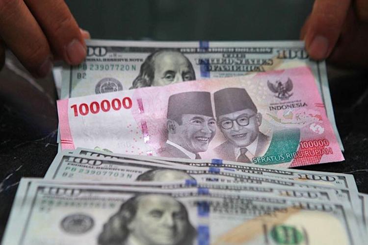 Rupiah Nyaris Tembus Rp17.700, Harga Minyak Dunia Ikut Bikin Geger