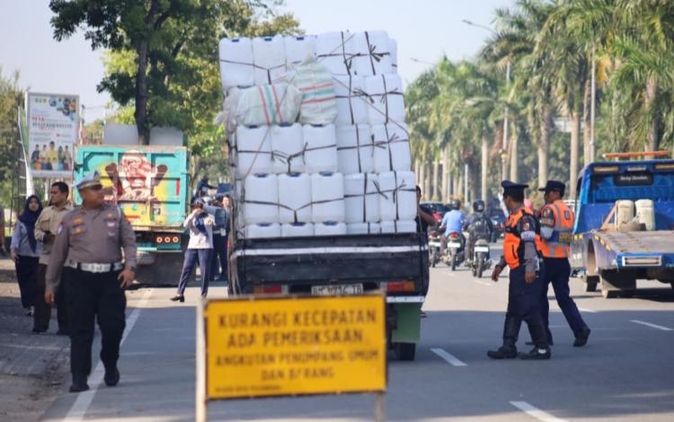 Dishub Pekanbaru dan Petugas Gabungan Tertibkan Angkutan ODOL di Jalan Protokol