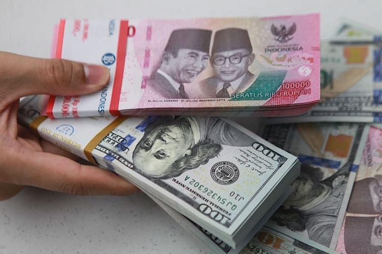 Rupiah Nyaris Rp17.900 per Dolar AS, Pasar Langsung Gemetar