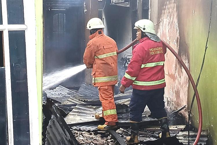 Api Ngamuk di Marpoyan Damai, Rumah dan Kontrakan Pekanbaru Hangus Siang Bolong