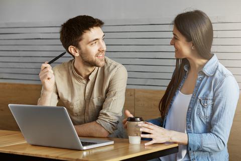 Bukan Soal Nilai Sekolah, 7 Tanda Orang Ber-IQ Tinggi Ternyata Terlihat Saat Bicara