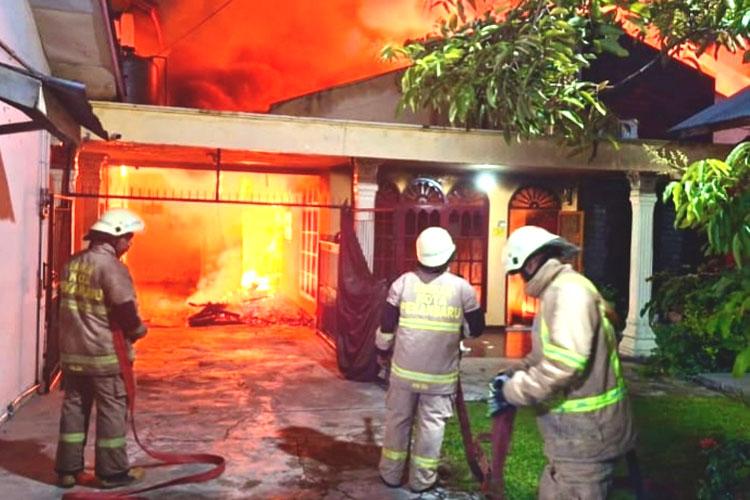 Warga Tobek Godang Kaget Saat Subuh, Rumah dan Kos-Kosan Mendadak Dilalap Api