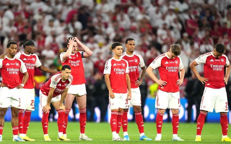 8 Luka Terdalam Arsenal di UCL: Dari Amukan Messi, Kartu Merah van Persie Hingga Keliaran Ronaldo