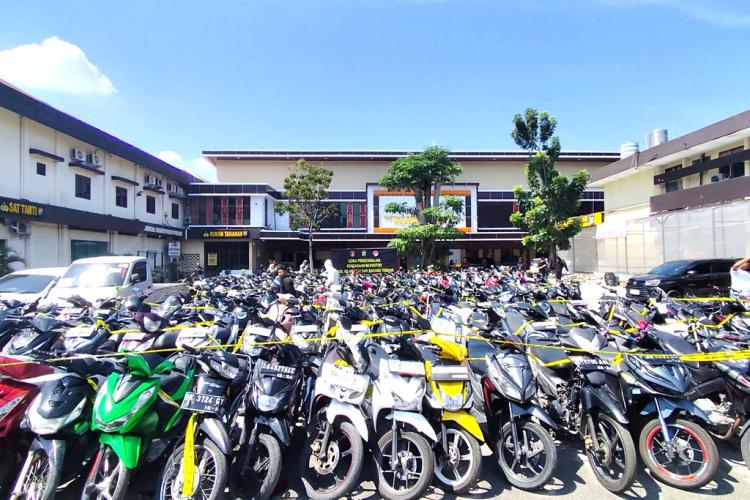 Heboh! Polisi Amankan 135 Motor dan 1 Mobil Curian di Delapan Gudang