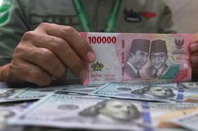 BI Rate Naik Tetap Tak Menolong, Rupiah Masih Tersungkur di Hadapan Dolar AS