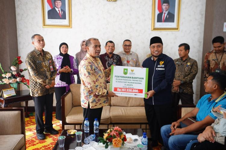 Pemprov Riau Lepas Pengantara Sembilan Pasien Rujukan