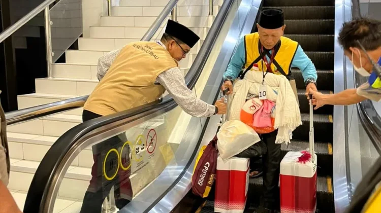 Alhamdulillah, Jemaah Haji Kloter BTH 03 Asal Riau Tiba dengan Selamat di Tanah Air