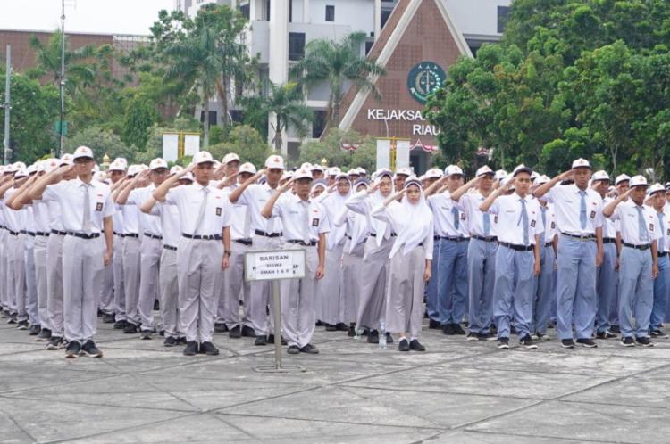 SMA-SMK Negeri di Riau Tak Cukup Tampung Lulusan SMP, Defisit 11.699 Kursi