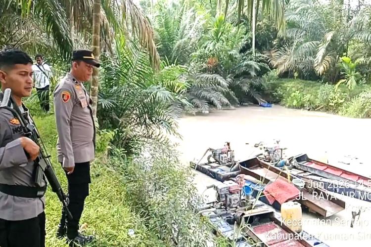PETI Kuansing Digerebek Beruntun! Polisi Bakar Alat Tambang Ilegal di Dua Lokasi