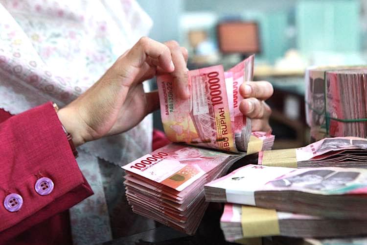 Rupiah Tumbang ke Rp18.150! Dolar AS Menggila, Pasar Keuangan Berguncang