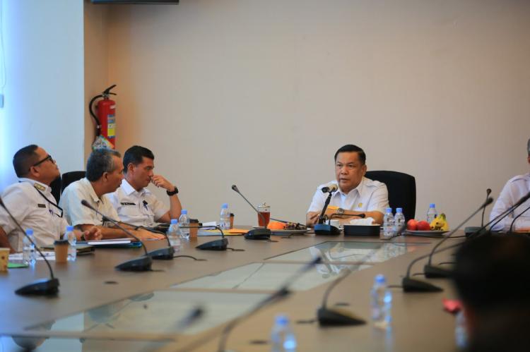 Plt Gubernur Riau Instruksikan Kadis PUPR dan Kepala UPT Tingkatkan Pengawasan Infrastruktur di Lapangan