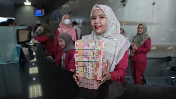 Rupiah Bangkit Lagi, Dolar AS Terseret ke Bawah Rp18.000 Setelah BI Rate Naik 