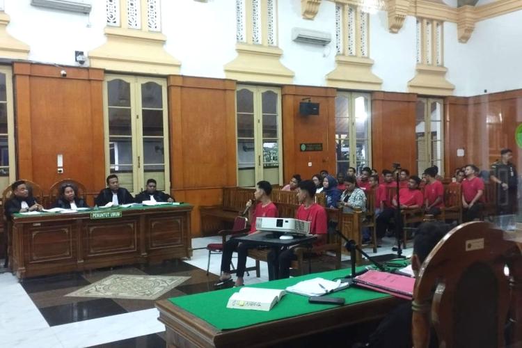 Hakim Lepaskan Dua Terdakwa Kasus Pertalite 25 Liter, Ini Alasannya