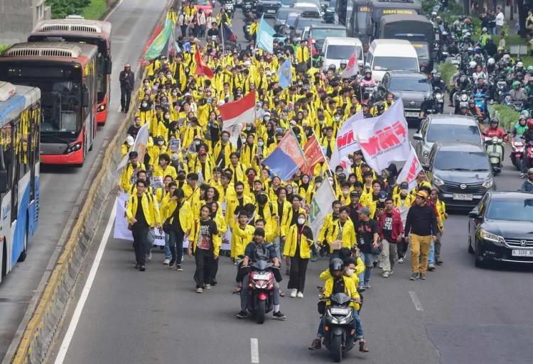 Heboh! Dua Pria Pembawa Molotov Diciduk Jelang Aksi Mahasiswa, Polisi Bongkar Dugaan Penyusup