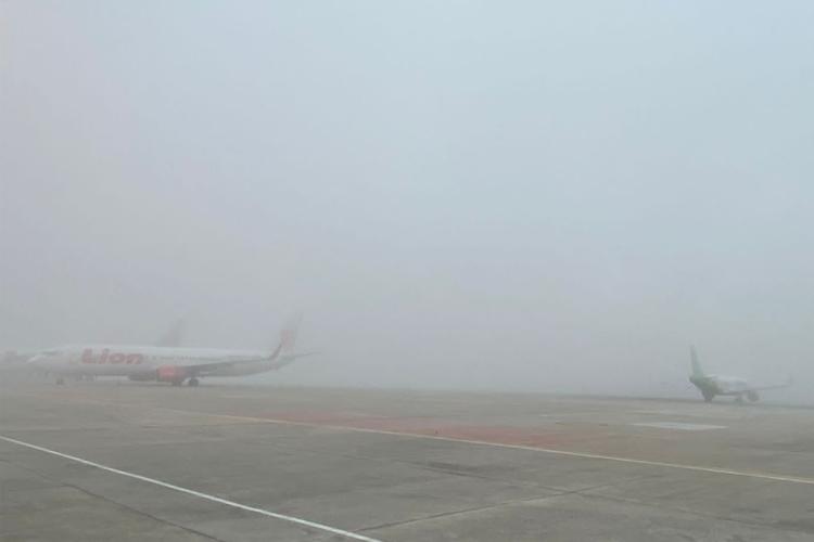 Kabut Tebal Selimuti Pekanbaru, Pesawat Putar Haluan dan Berputar di Langit Bandara SSK II