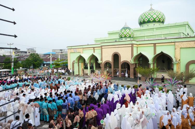 Ribuan Warga Selatpanjang Semarakkan Pawai 1 Muharam 1448 H, Bupati Asmar Serukan Persatuan dan Tolak Fitnah