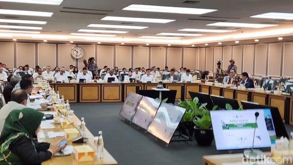 Dokumen Baru Masuk Saat Rapat, Anggaran Tambahan Kementerian HAM Tuai Kritik