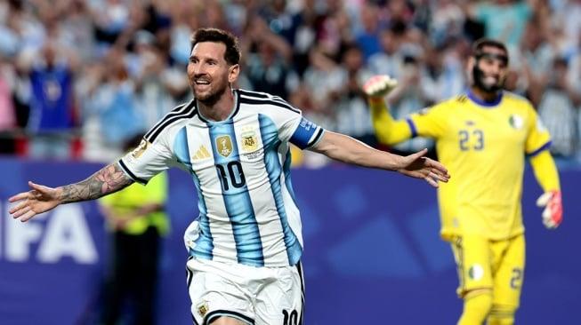 Messi Borong 3 Gol di Laga Argentina vs Aljazair