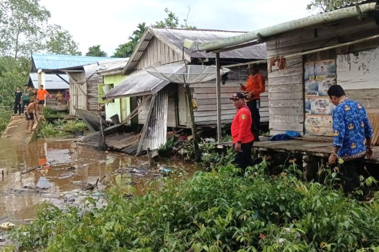 Abrasi Kembali Menggila di Enok, Empat Rumah di Bibir Sungai Nyaris Amblas