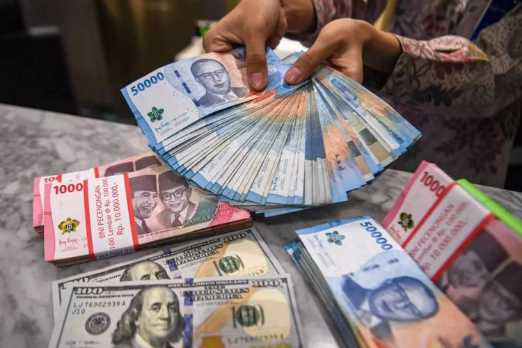 Bos Baru The Fed Mengamuk, Kurs Rupiah Sengklek Nyaris Tembus Delapan Belas Ribu!