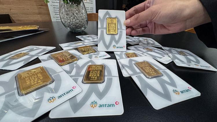 Harga Emas Antam Turun di Akhir Pekan, Tekanan Global Mulai Menggerus Kilau Logam Mulia