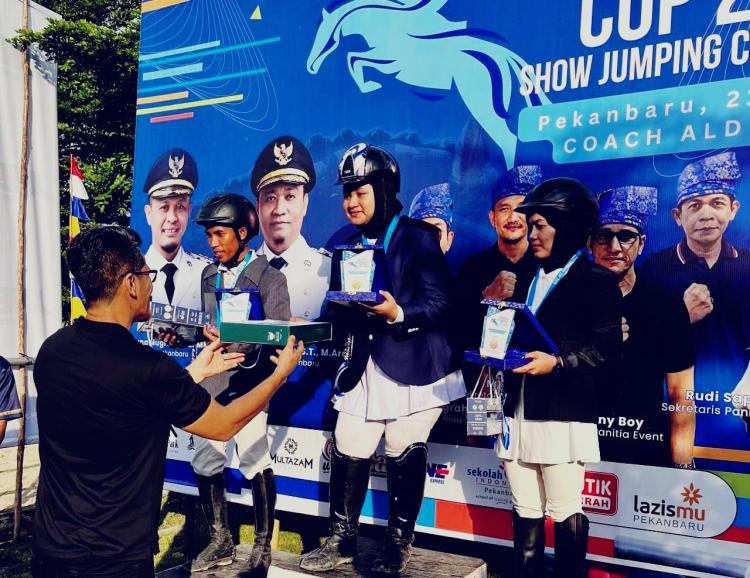 Atlet Muda Berkuda Pekanbaru Alvina Darma Putri Sabet Juara 1 Show Jumping Championship Wali Kota Pekanbaru Cup 2026