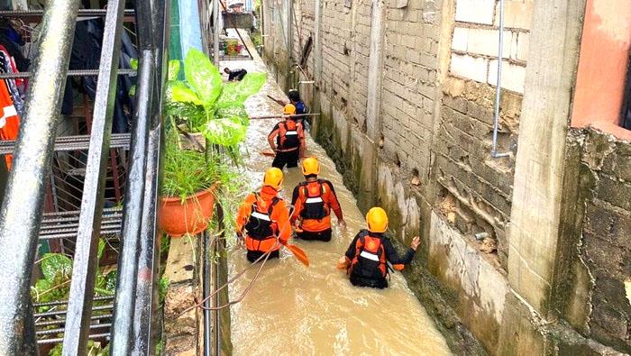 Main Hujan Berujung Hilang, Bocah 2 Tahun Hanyut Terseret Arus Masuk Gorong-gorong
