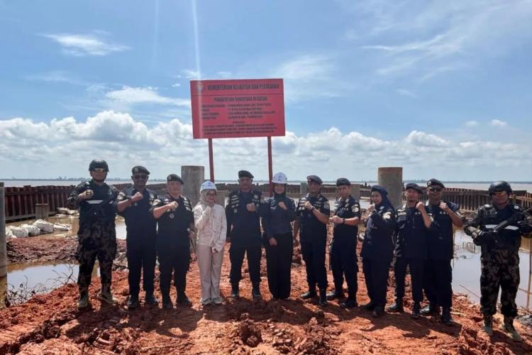 Kementerian Kelautan Perikanan Segel Fasilitas PT MNS dan PT TFDI di Siak, Garap Ruang Laut Secara Ilegal
