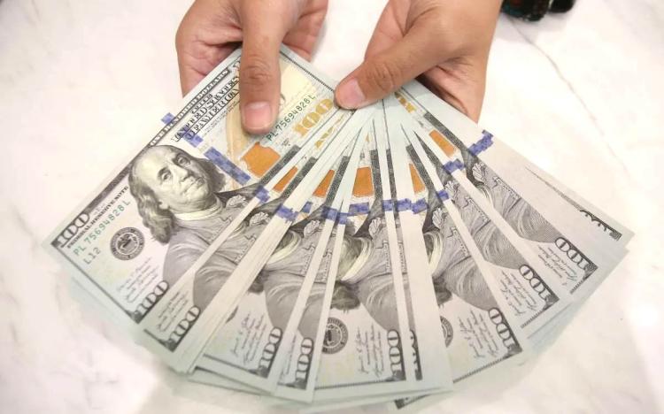 Rupiah Nyaris Rp18.000 Bikin Dompet Bolong, Dolar Amerika Serikat Mengamuk Tujuh Hari Beruntun!