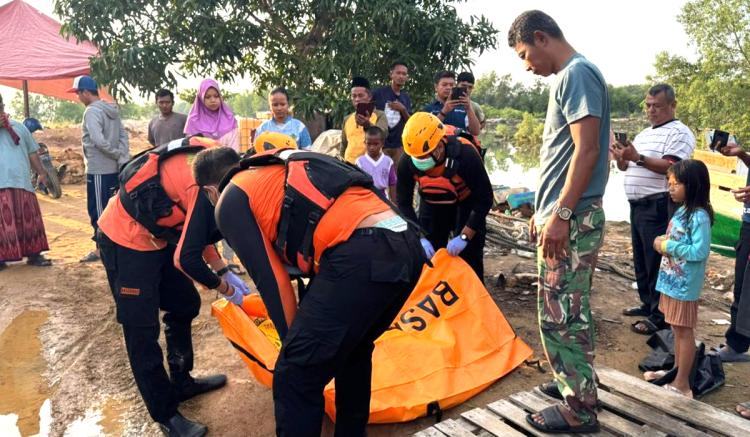Terpeleset di Parit Saat Hujan Deras, Tubuh Bocah Ini Terdampar Di Pelabuhan Setelah Tiga Hari!