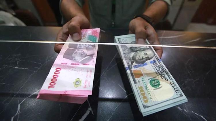 Dolar AS Makin Garang, Rupiah Tersungkur Pagi Ini ke Rp18.012