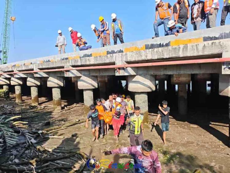 Jatuh ke Sungai, Pekerja Terminal Peti Kemas Perawang Ditemukan Tewas