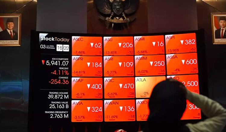 IHSG Dibuka Melemah ke Level 5.700, Investor Menanti Titik Balik Semester II