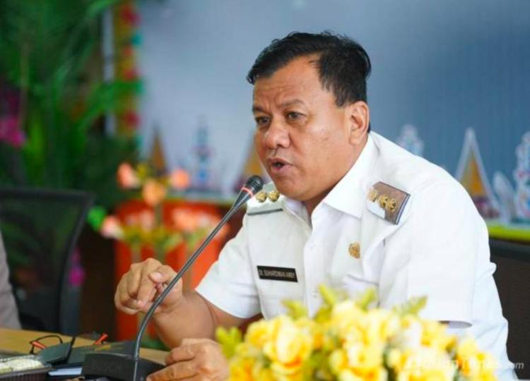 KPK Ultimatum Bupati Suhardiman Amby dan Sekda Kuansing Segera Serahkan Diri! 