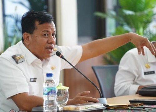 Bupati Kuansing Suhardiman Amby dan Sekda Zulkarnain Tiba Gedung KPK
