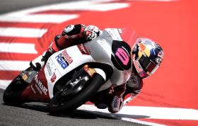 Drama Oli Terlarang Guncang Moto3, Veda Ega Mendadak Melesat ke Puncak Rookie Terbaik