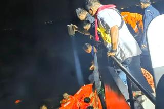 Kapal Raksasa Tenggelam Ddalam 15 Menit, 107 Kontainer Hilang di Selat Singapura!