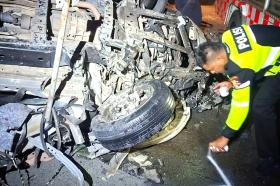 Ambulans Pembawa Harapan Jadi Kuburan Berjalan, Tiga Tewas di Tol Pekanbaru-Dumai