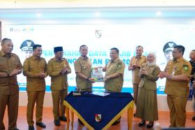 Serahkan Data 393 Ribu Kendaraan, Plt Gubri Minta Pemko Pekanbaru Gerak Cepat Tagih Pajak