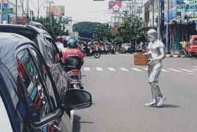 Diduga Eksploitasi Cucu dan Anak Jadi Manusia Silver, Polisi Tangkap Pasutri di Riau