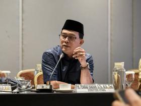 Penrad Siagian Kritik Pelibatan TNI Saat Demo BEM UI, Minta Pemerintah Jawab Secara Konstitusional