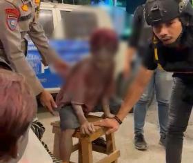 Target Rp250 Ribu Sehari, Pasutri di Pelalawan Paksa 3 Anak Jadi Manusia Silver di Lampu Merah