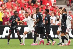 Kanada Mengamuk! Jonathan David Hattrick, Qatar Dibantai 6-0 dengan Sembilan Pemain