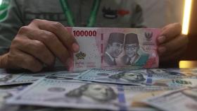 Dolar Ngamuk Tembus Rp18.012, Mata Uang Garuda Mendadak Lunglai Dikunyah Greenback!