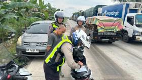 Jalintim Berubah Jadi Ular Besi Raksasa, Polisi Ngamuk Kejar Sopir yang Hobi Potong Kompas!