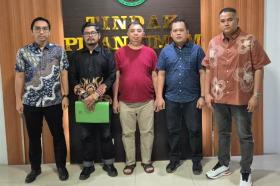 Bombeng Akhirnya Menyerah! Buronan Perambah Hutan Datang Sendiri ke Kejari Bengkalis