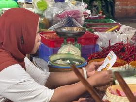 Jemput Bola ke Pasar, AO BRK Syariah Gencarkan Edukasi Gadai Emas untuk Pedagang Pasar
