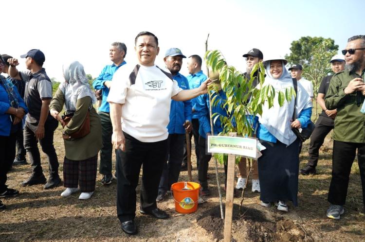 Plt Gubernur Riau SF Hariyanto Minta Stadion Utama Riau Jadi Tempat  Nyaman dan Aman Saat Berolahraga