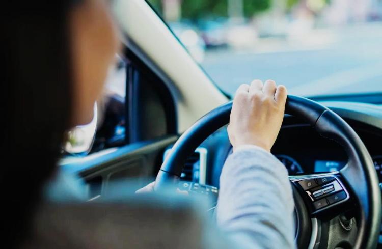 Jangan Asal Pilih Lagu di Mobil! Tempo Musik Ternyata Bisa Pengaruhi Kecepatan dan Konsentrasi Berkendara